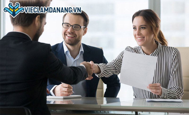 Trong giao tiếp, lợi ích của kỹ năng thuyết phục là gì?